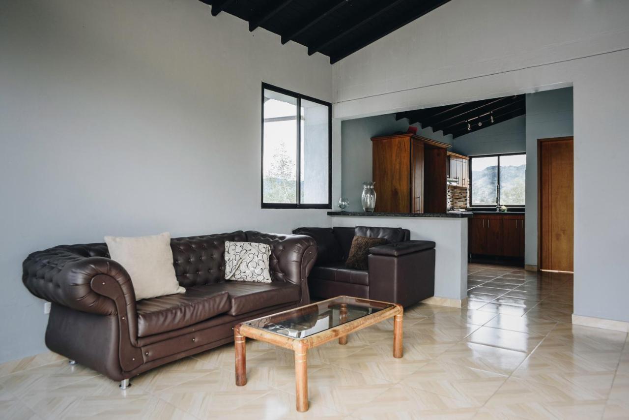 Happy Buddha Hostel & Lodge Guatapé Εξωτερικό φωτογραφία